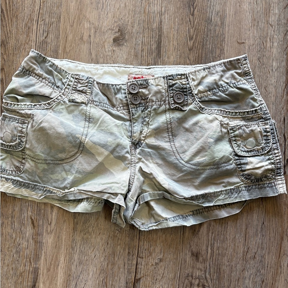 NOBO Women's Cargo Shorts in Light Khaki